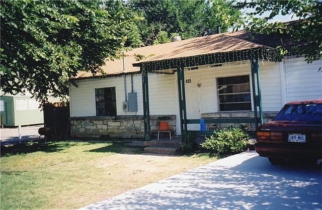1st image of 422 Gates Dr