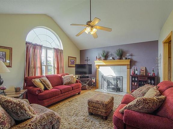 4th image of 15516 Iron Creek Ct