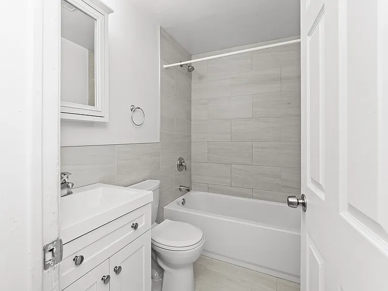 661 W Grace St #O417A — Photo 7