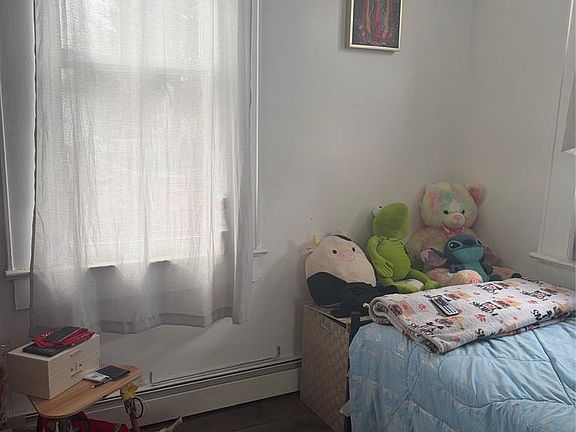 5th image of 229 5th St