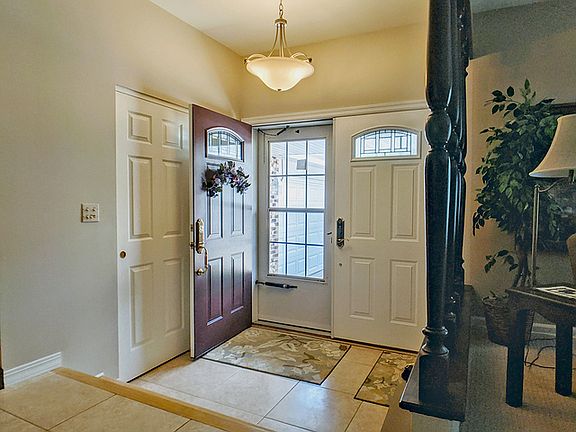 2nd image of 2419 N Hickory Ln