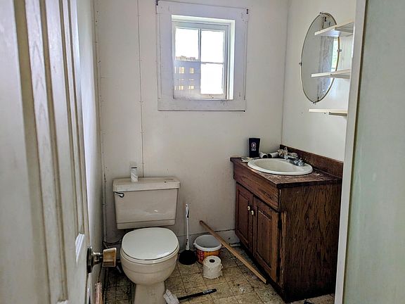 3rd image of 310 E Church St