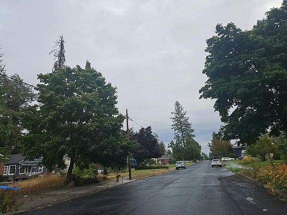 4th image of 735 E 35th Ave