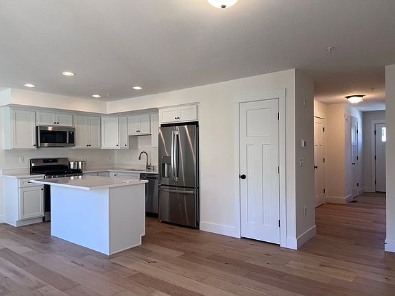 4th image of 112 Genest St #14
