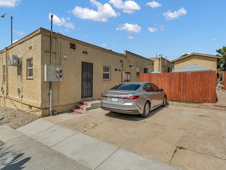 1922 Howard Ave #1922 — Photo 17