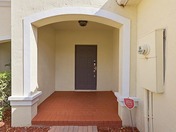 3rd image of 13352 Georgian Court