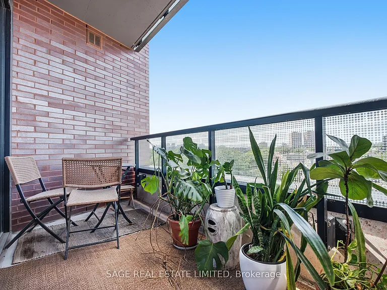 383 Sorauren Ave #706 — Photo 20