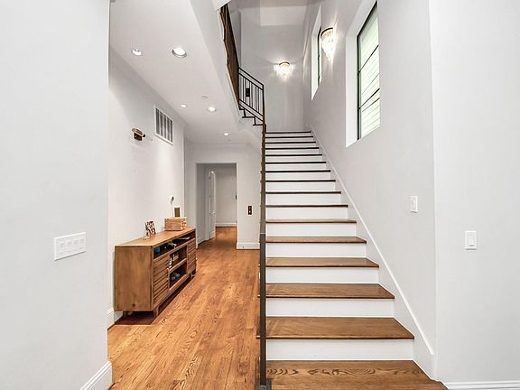 5th image of 1608 Nevada St #C