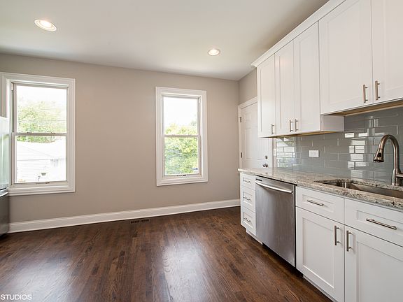 5th image of 3322 W Berteau Ave