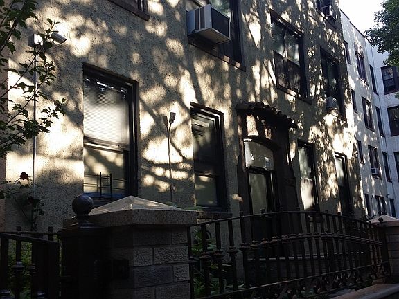5th image of 2429 28th St APT 42