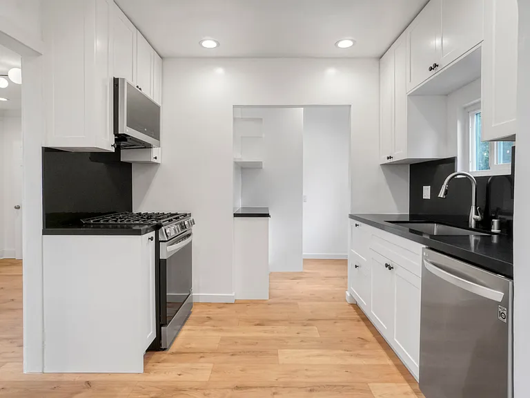 2736 S Sycamore Ave — Photo 17