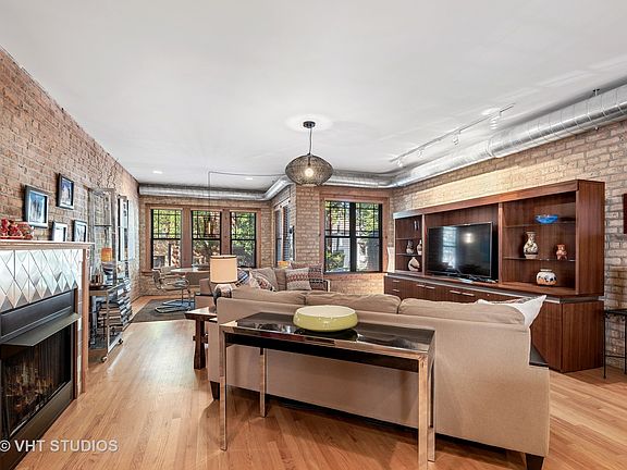 4th image of 7015 N Greenview Ave #1