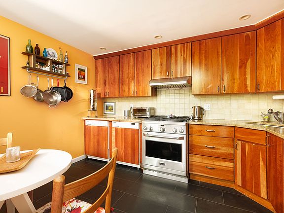 4th image of 205 Warren St #203B