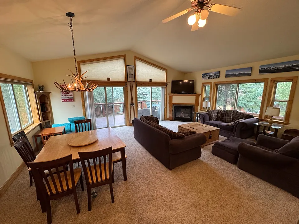 1233 Rainbow Dr