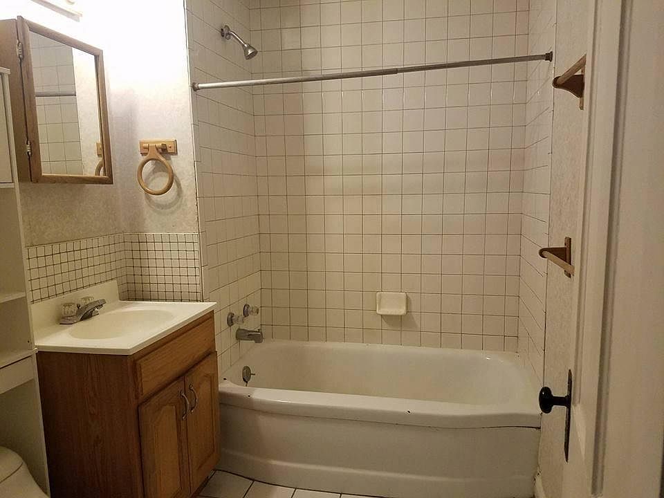 1st image of 411 S Raynor Ave Floor 2
