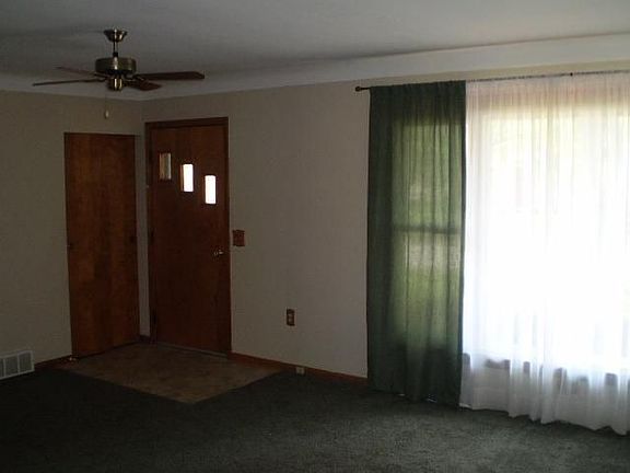 3rd image of 605 Ronmar Dr