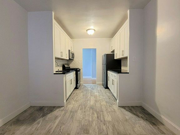 3rd image of 4915 Skillman Ave APT 3P