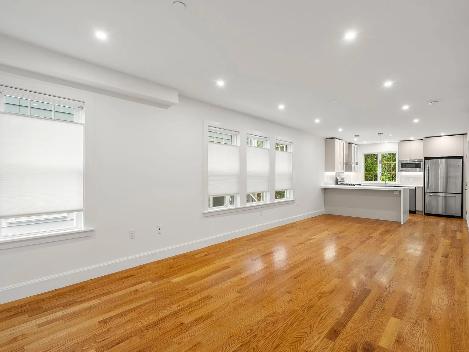 4 bed, 1750 sqft, $6,500 — Photo 3