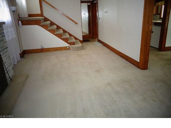 4th image of 216 Lowell Ave NE