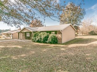 210 Edgewood Dr, Coffeyville, KS 67337