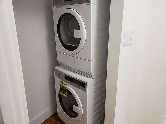 5th image of 2016 Regent Pl APT 1F