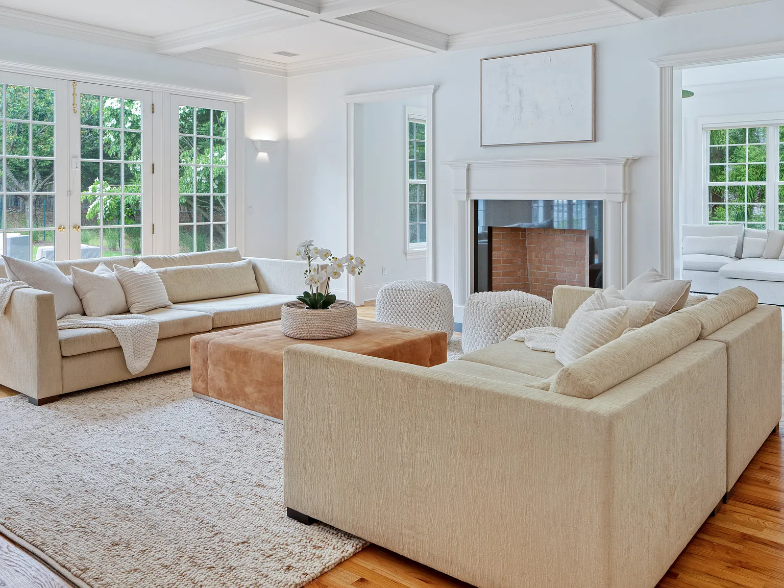 Magnificent East Hampton Traditional — Photo 4