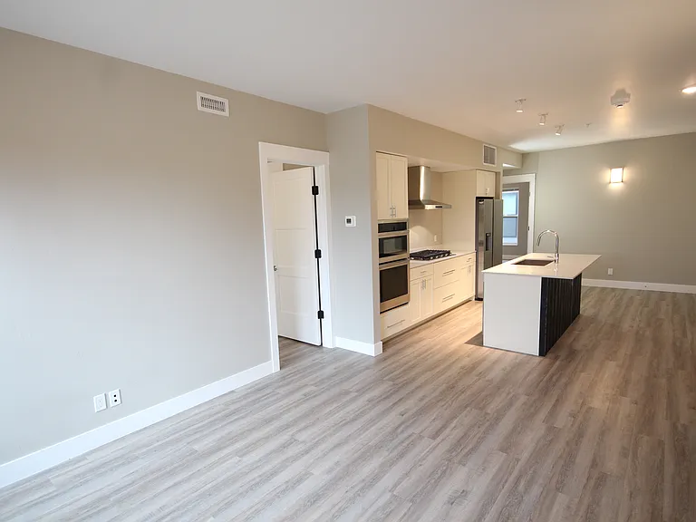 410 Broadway St #301 — Photo 8