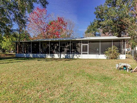 3rd image of 105 Breezewood Cir