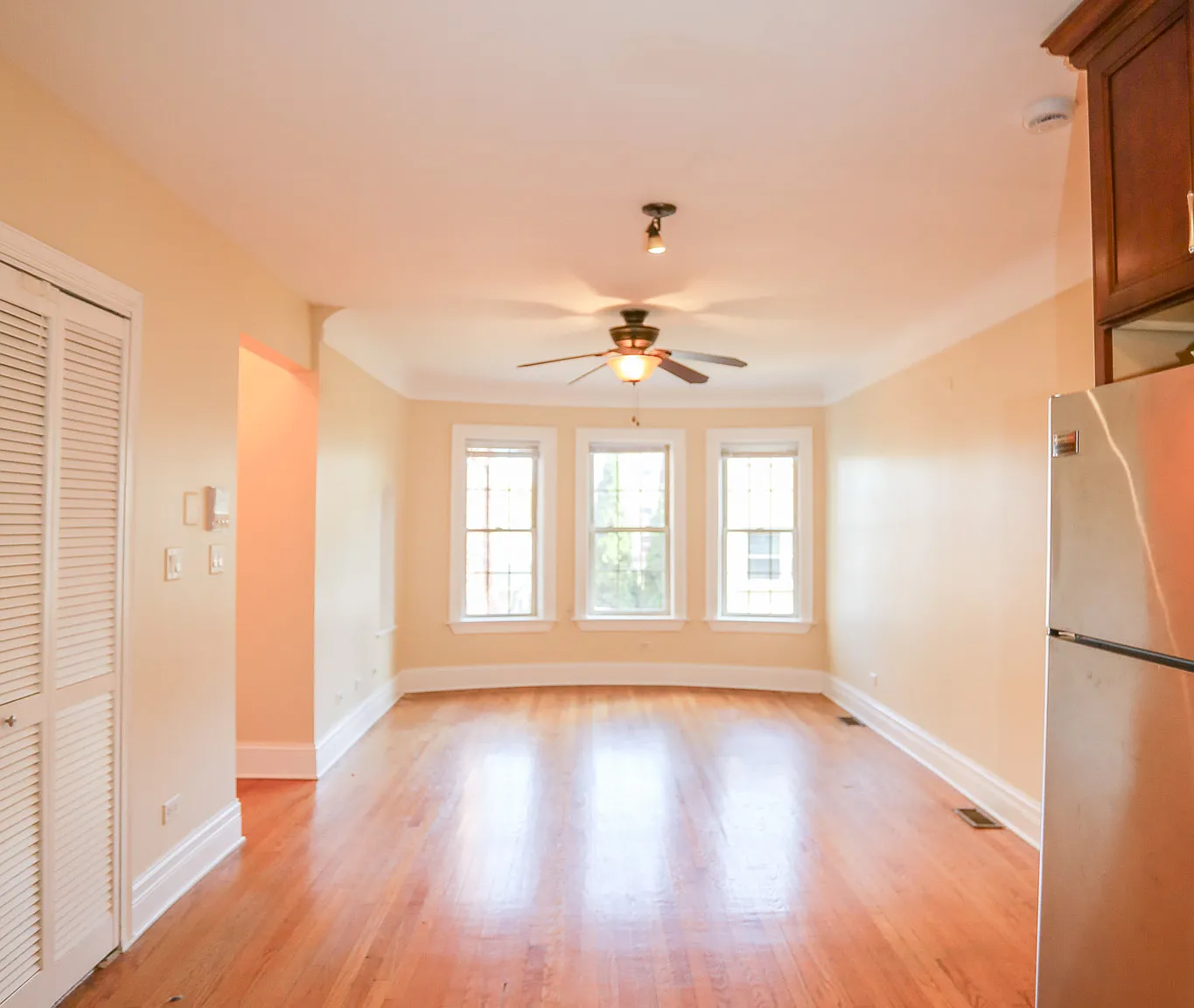 3 bed, 1100 sqft, $3,000 — Photo 3