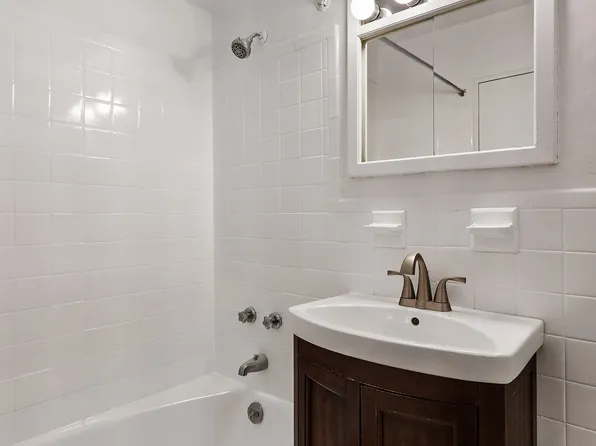 335 East 51st Street image 8 of 10