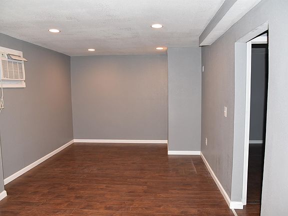 4th image of 1141-1151 NE Main St #1121