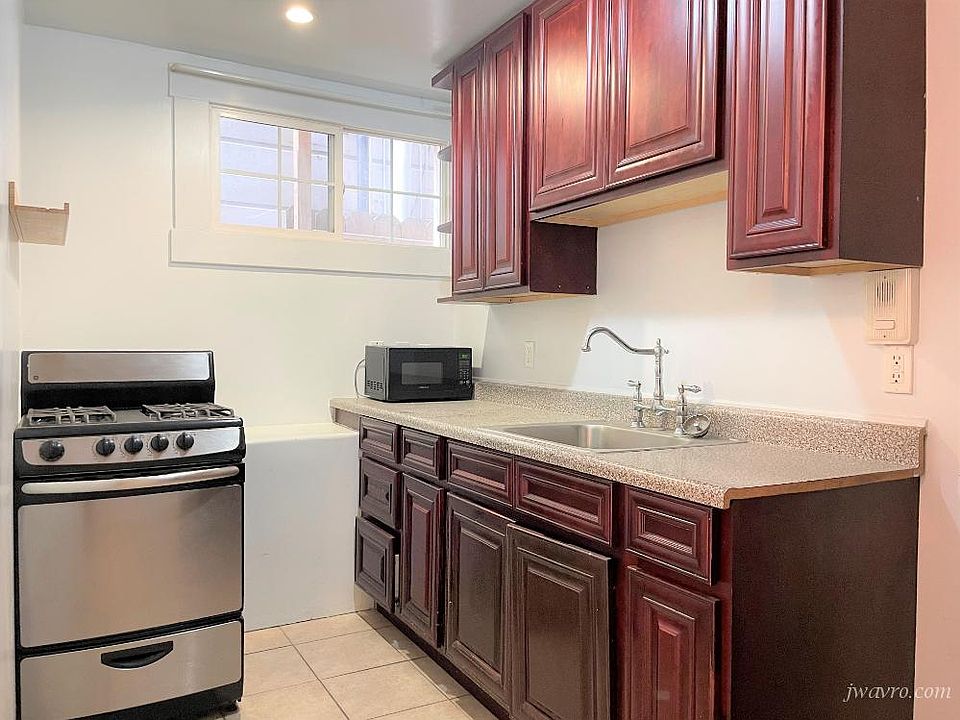 1st image of 859 Oak St #A