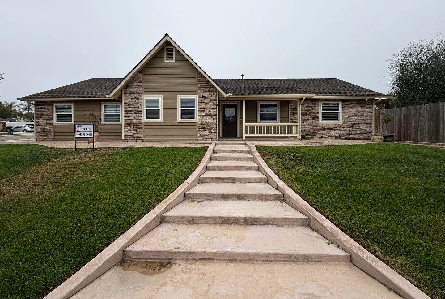 608 Hope Terrace — Photo 2
