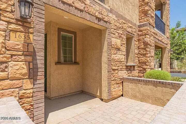 2 bed, 2.5 bath, 1476 sqft, $2,100 — Photo 3