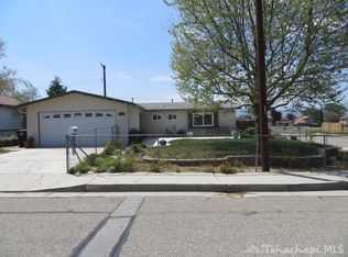 1089 Black Oak Dr, Tehachapi, CA 93561