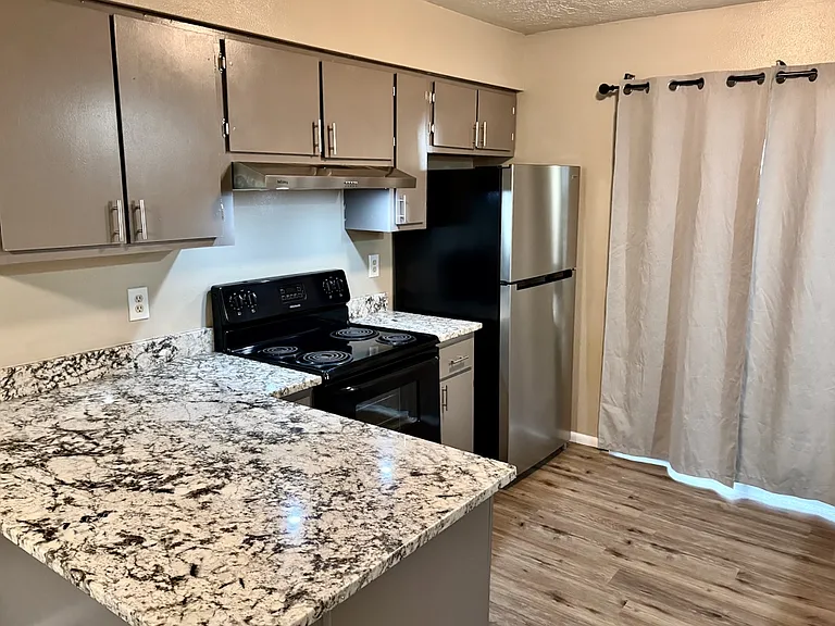 1305 Chelwood NE - D — Photo 12