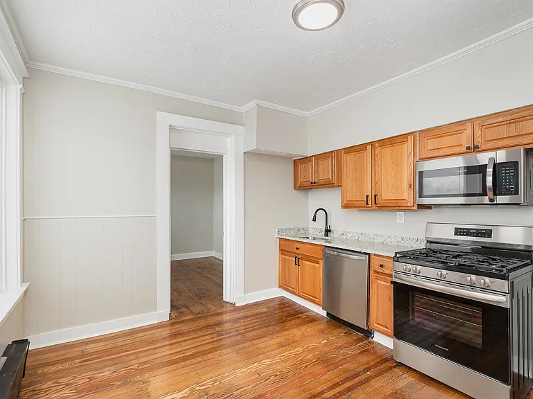 121 Adela Ave #2 — Photo 1