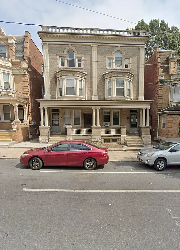 1 bed, 1.0 bath, 800 sqft, $1,300 — Photo 1