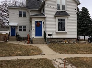 1407 Court St, McHenry, IL 60050