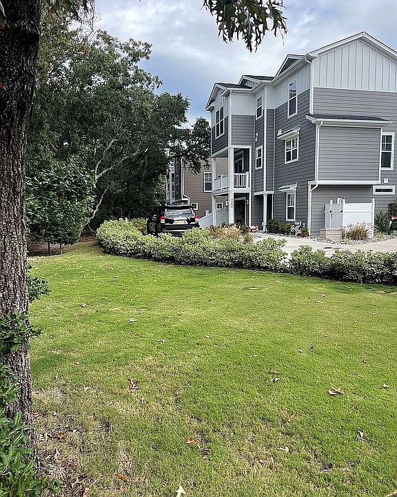 1st image of 3986 Shady Oaks Dr
