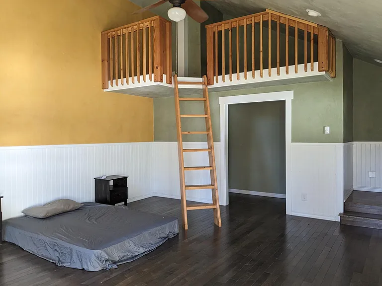 244 Castle Ave #B — Photo 16