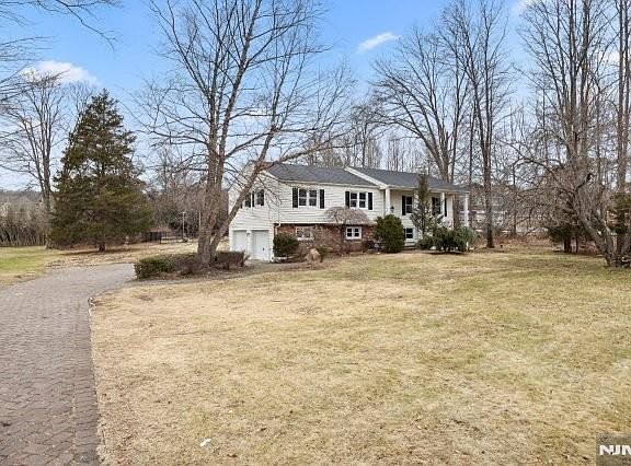 2nd image of 373 W Saddle River Rd