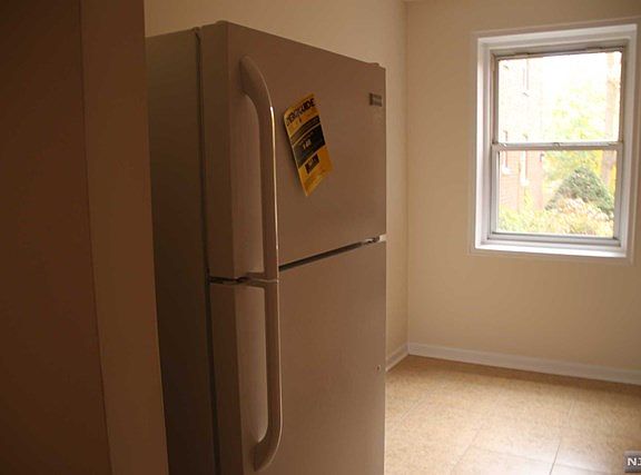 5th image of 2320 Linwood Ave #1D-201D