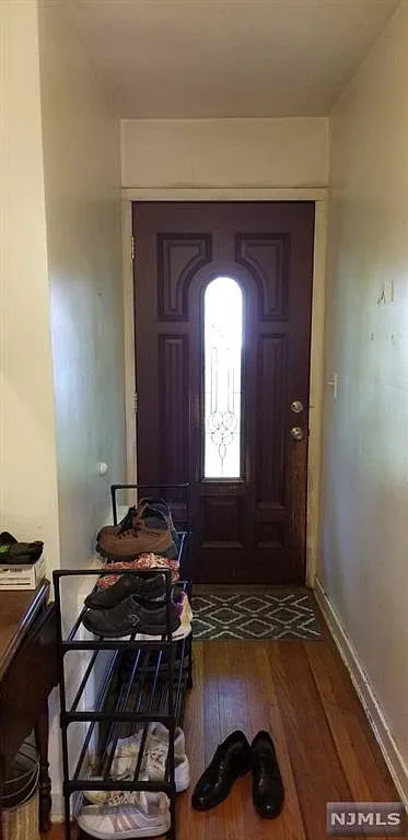 4 bed, 2107 sqft, $3,800 — Photo 2