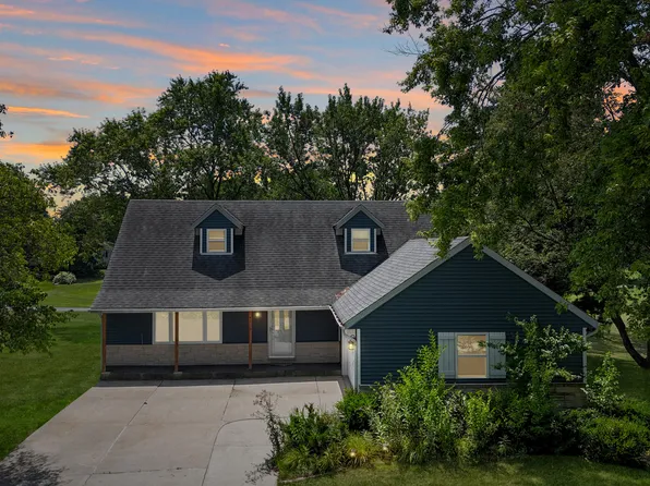 4213 Glen Oaks Dr, Crown Point, IN 46307