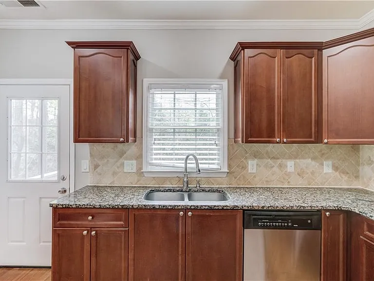 11007 Lorin Way — Photo 15