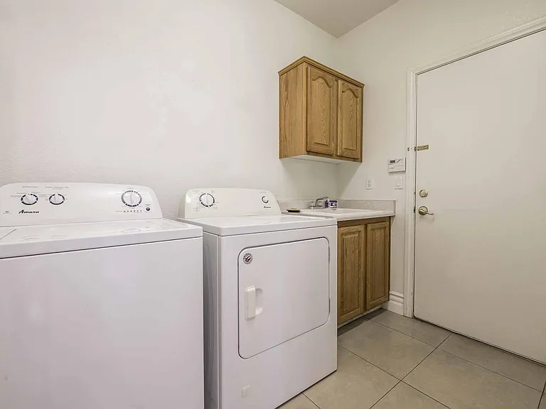 212 Waterton Lakes Ave — Photo 25