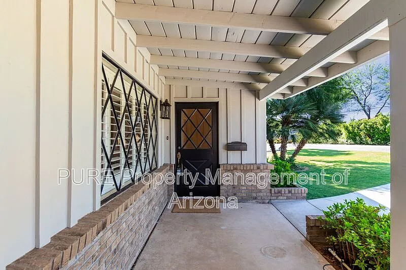 4 bed, 2.0 bath, 2203 sqft, $4,000 — Photo 3
