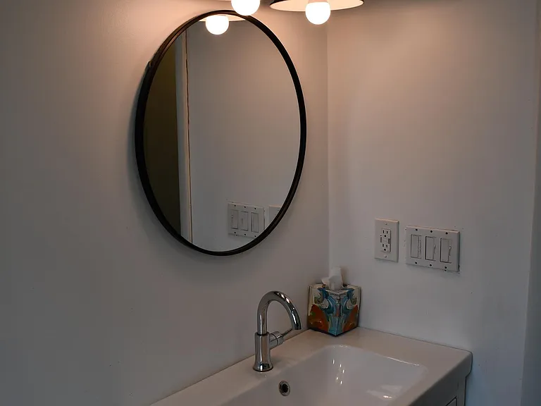563 E Hilo St — Photo 3