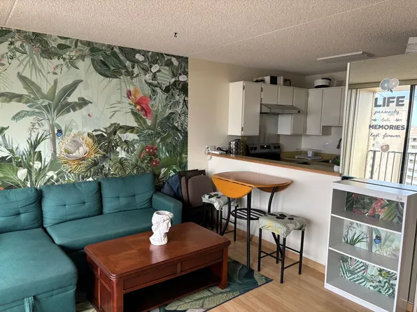 411 Hobron Ln, Honolulu, HI